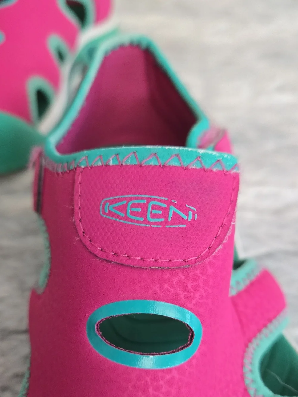 Keen Pink/Teal Water Shoes, Girls Size 5